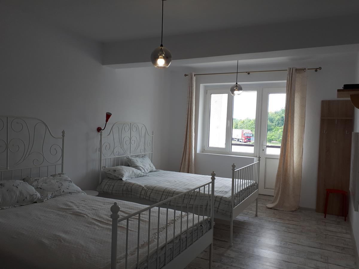 Motel Traffic Lintesti Екстериор снимка