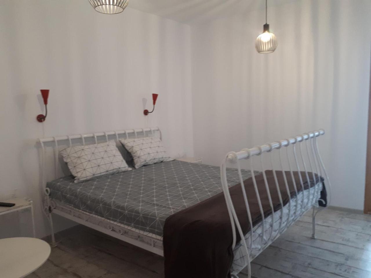 Motel Traffic Lintesti Екстериор снимка
