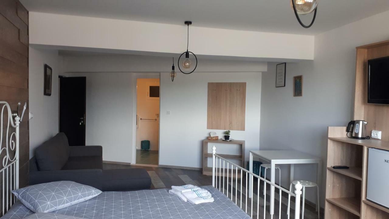 Motel Traffic Lintesti Екстериор снимка