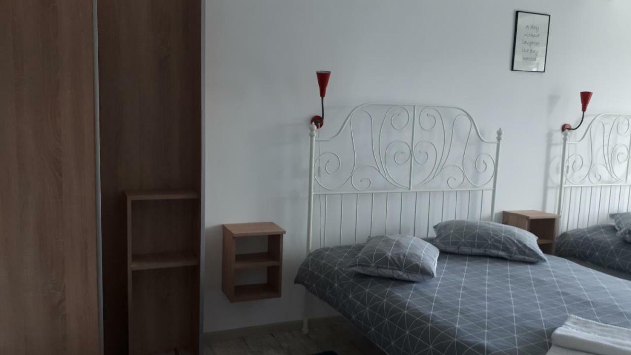 Motel Traffic Lintesti Екстериор снимка