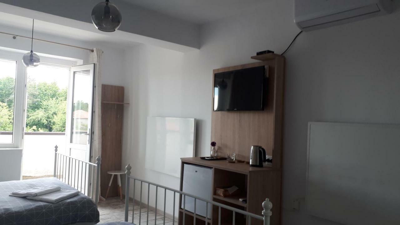 Motel Traffic Lintesti Екстериор снимка