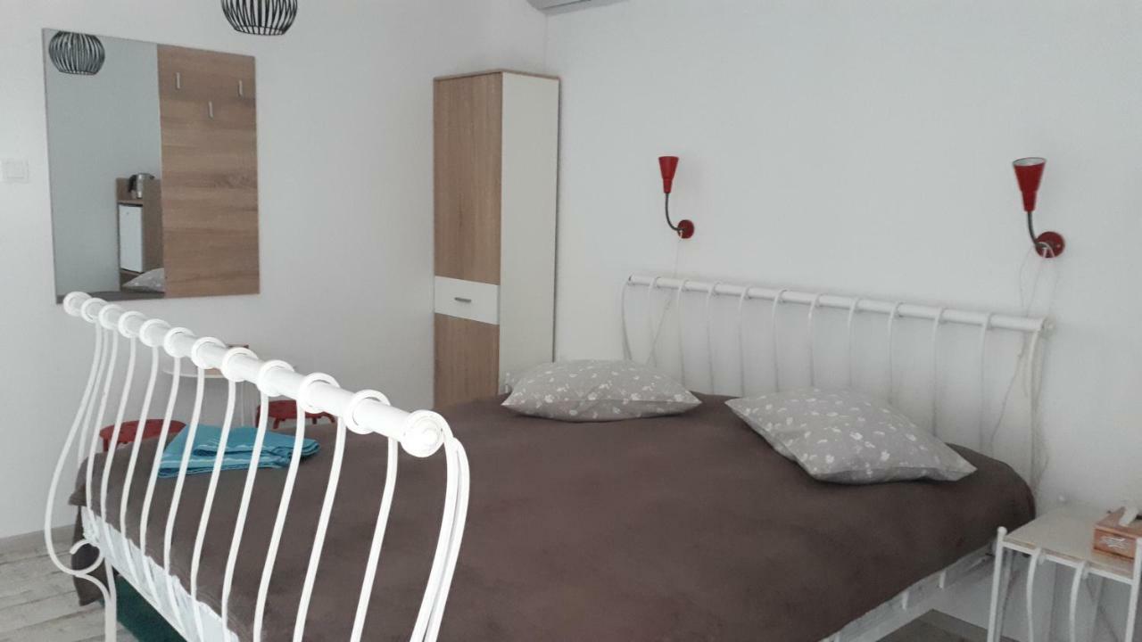 Motel Traffic Lintesti Екстериор снимка